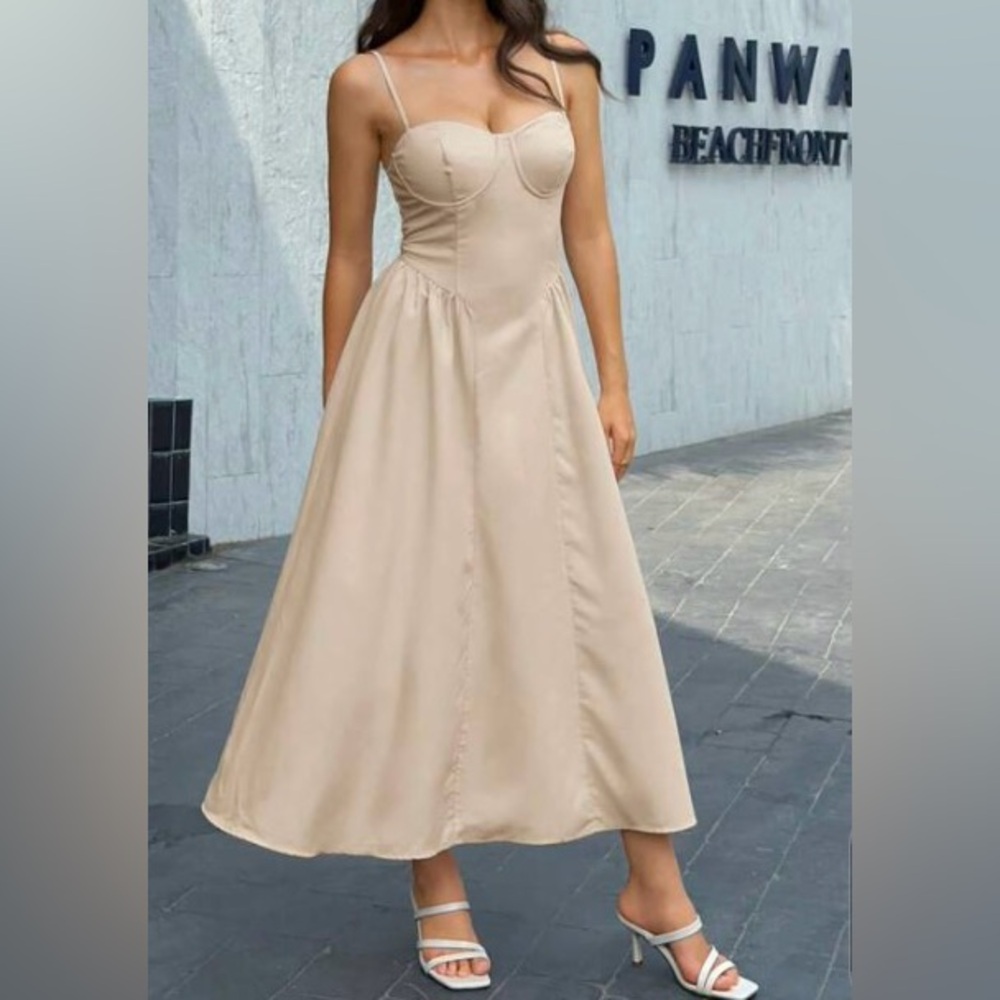Elegant dress with adjustable straps - Picture 4 of 6